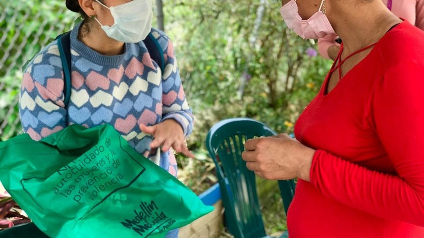 Entregarán 1.000 kits para el autocuidado y la prevención de las violencias contra las mujeres