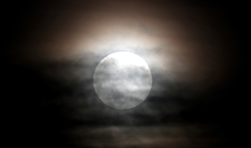 Estudio revela que el oxígeno de la Tierra podría haber "oxidado" la Luna