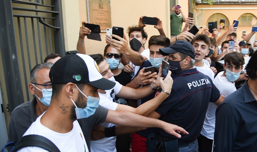 Investigan si el examen de ciudadanía de Suárez estuvo amañado