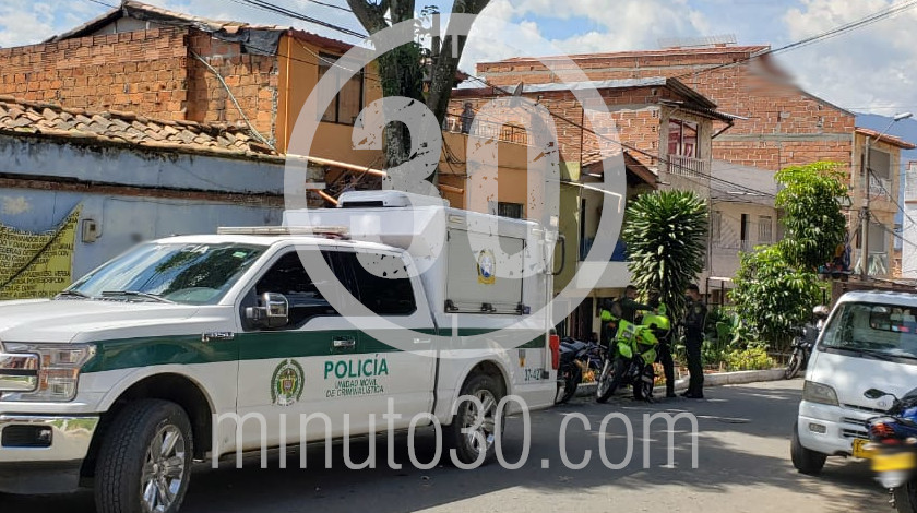FOTOS: ¡Qué pesar! Un señor como de 90 años se subió a arreglar un techo en Aranjuez y se murió allá arriba 2 muerte de adulto mayor en aranjuez 15 09 2020 1