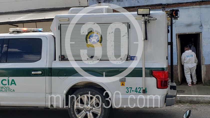 FOTOS: ¡Qué pesar! Un señor como de 90 años se subió a arreglar un techo en Aranjuez y se murió allá arriba 3 muerte de adulto mayor en aranjuez 15 09 2020 3