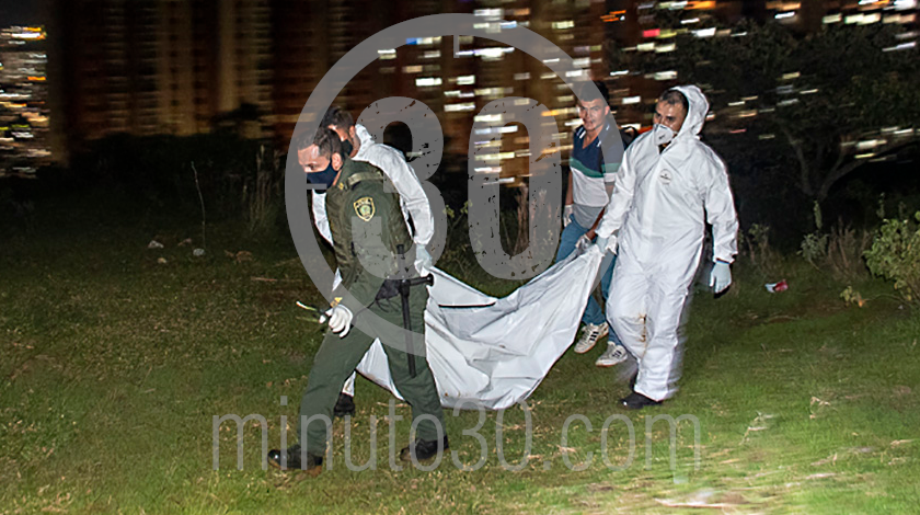 EN FOTOS: ¡Lo encontraron gracias a los gallinazos! Hallan muerto en avanzado estado de descomposición 8 muerto en el cerro quitasol de bello 13 09 2020 5
