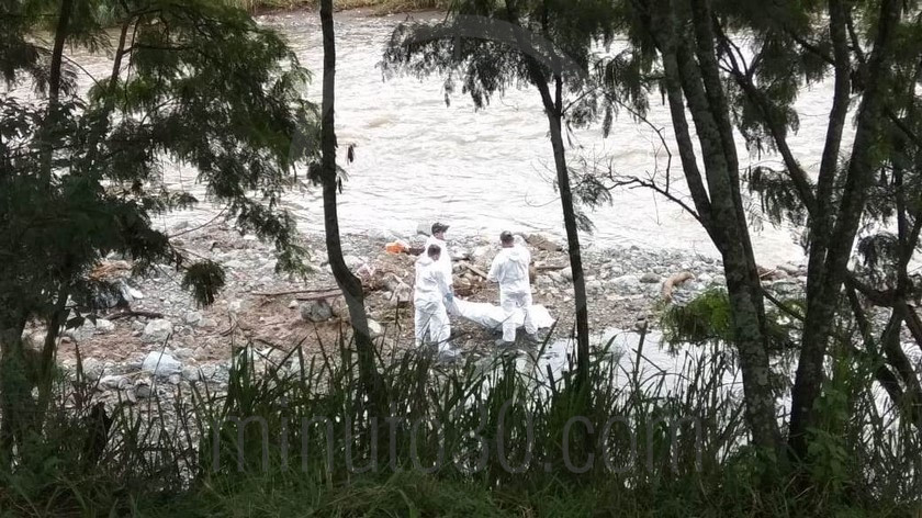FOTOS Y VIDEO: Hallaron muerto a un hombre en el río Medellín a la altura de los talleres del Metro 2 muerto talles metro madera