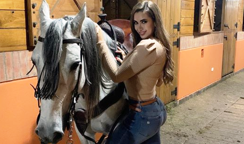 EN VIDEO. Nanis Ochoa atacada por una yegua: visitó su finca y salió accidentada