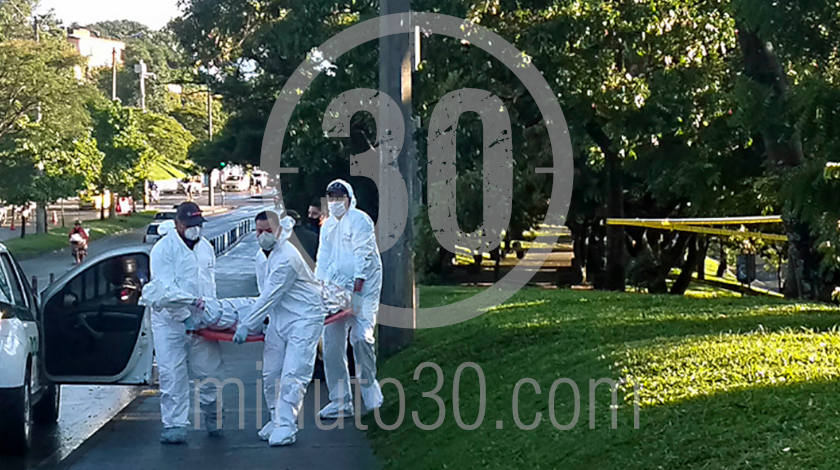 EN VIDEO: ¡Qué impresión! Amaneció un hombre colgado de un árbol en el sector de Caribe 12 persona se quito la vida en el barrio Caribe 05 08 2020 1