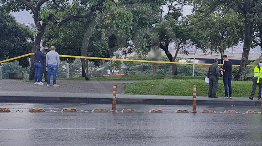 EN VIDEO: ¡Qué impresión! Amaneció un hombre colgado de un árbol en el sector de Caribe 2 persona se quito la vida en el barrio Caribe 05 08 2020 2 1