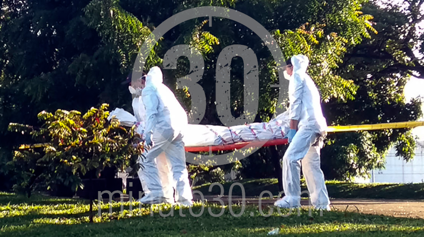 EN VIDEO: ¡Qué impresión! Amaneció un hombre colgado de un árbol en el sector de Caribe 11 persona se quito la vida en el barrio Caribe 05 08 2020 2