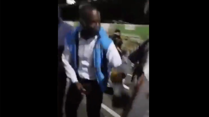 EN VIDEO: Denuncian que agredieron a un funcionario de la Personería de Medellín, en medio de manifestaciones