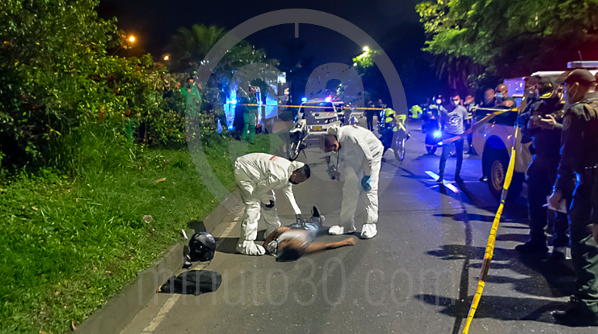 EN FOTOS Y VIDEO: No identificaron al presunto ladrón dado de baja cuando pretendían atracar a un hombre en la Avenida Regional 6 presunto fletero dado de baja en la regional 03 08 2020 10