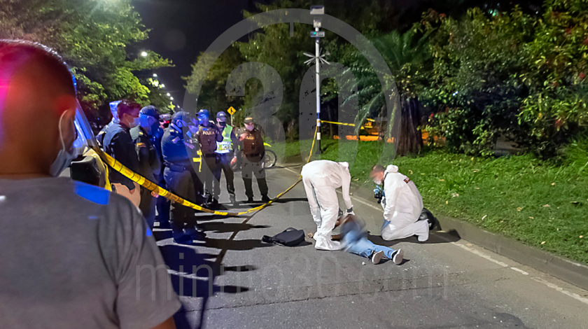 EN FOTOS Y VIDEO: No identificaron al presunto ladrón dado de baja cuando pretendían atracar a un hombre en la Avenida Regional 2 presunto fletero dado de baja en la regional 03 08 2020 2