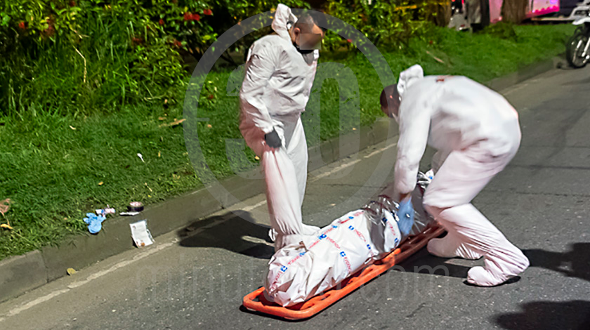 EN FOTOS Y VIDEO: No identificaron al presunto ladrón dado de baja cuando pretendían atracar a un hombre en la Avenida Regional 12 presunto fletero dado de baja en la regional 03 08 2020 4