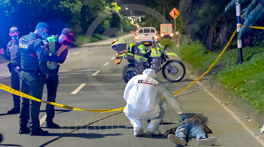 EN FOTOS Y VIDEO: No identificaron al presunto ladrón dado de baja cuando pretendían atracar a un hombre en la Avenida Regional 10 presunto fletero dado de baja en la regional 03 08 2020 5