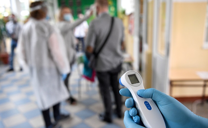 La forma de transmisión del coronavirus, un debate intenso desde el principio