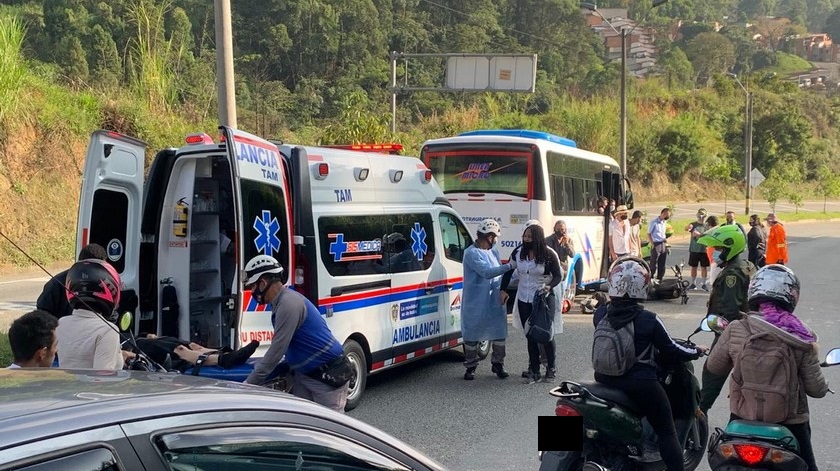 Fotos: choque entre bus y una moto dejó una persona lesionada, en la principal salida de San Cristóbal
