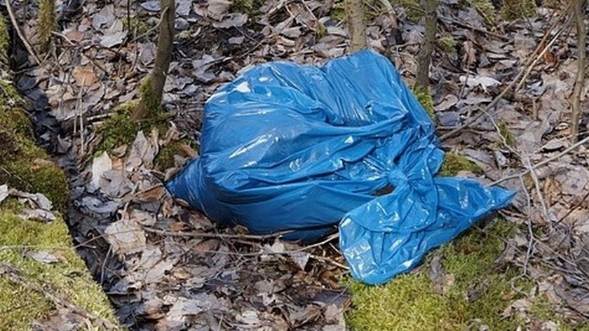 ¡Desalmada! Tuvo dos bebés pero decidió tirarlos a la basura luego de supuestas complicaciones en el parto