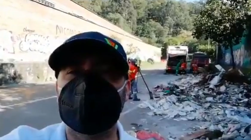 VIDEOS: ¡Muy cochinos! En la Carrera 55 hicieron operativo de limpieza y en 24 horas volvieron a tirar más basuras