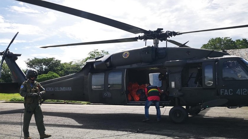 Fuerza Aérea dispuso helicóptero para entregar ayudas humanitarias a indígenas antioqueños