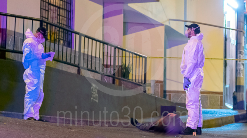 EN FOTOS: Sicarios asesinaron a un hombre que caminaba por el barrio Miranda de Aranjuez 4 MUERTO EN ARANJUEZ MIRANDA 1