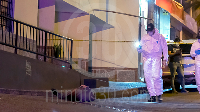 EN FOTOS: Sicarios asesinaron a un hombre que caminaba por el barrio Miranda de Aranjuez 5 MUERTO EN ARANJUEZ MIRANDA 11