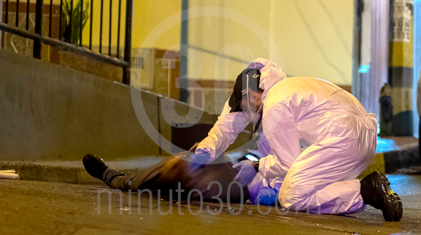 EN FOTOS: Sicarios asesinaron a un hombre que caminaba por el barrio Miranda de Aranjuez 10 MUERTO EN ARANJUEZ MIRANDA 8