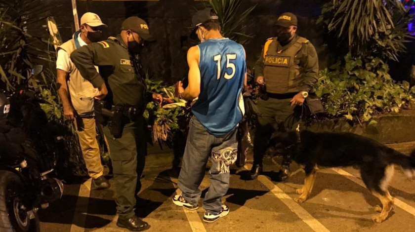 Homicidios y hurtos continuaron a la baja en Medellín durante reapertura de septiembre: Autoridades 1 Operativo de la Policia medellin requisa valle de Aburra