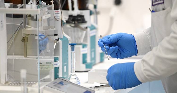 El voluntario brasileño que murió no habría recibido la vacuna Oxford, dice la prensa: Optimismo sobre la vacuna de Oxford que podría estar lista a finales de este año