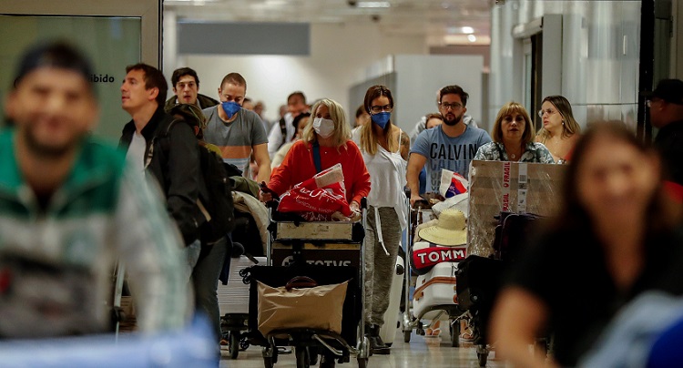 Brasil prorroga por otro mes prohibición de entrada de extranjeros por tierra