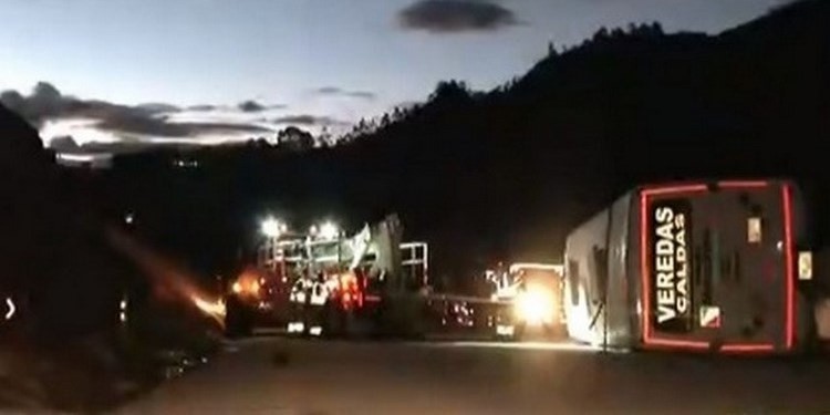 FOTOS: ¡No hay paso!, sigue cerrada la vía Caldas – Amagá por accidente de tránsito