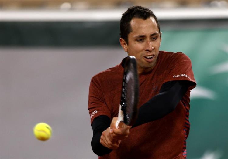 ¡En dos horas! Djokovic barrió con el colombiano Galán y supera en triunfos en París a Federer 2 djokovic galan1