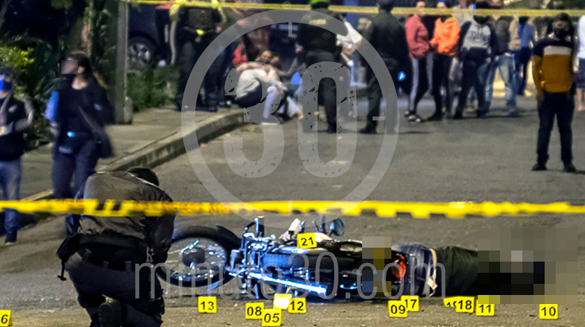 EN FOTOS. ¡Se lo ‘bajaron’ en la moto! En el barrio Florencia fue asesinado por sicarios un motociclista 7 homicidio barrio florencia 20 10 2020 3