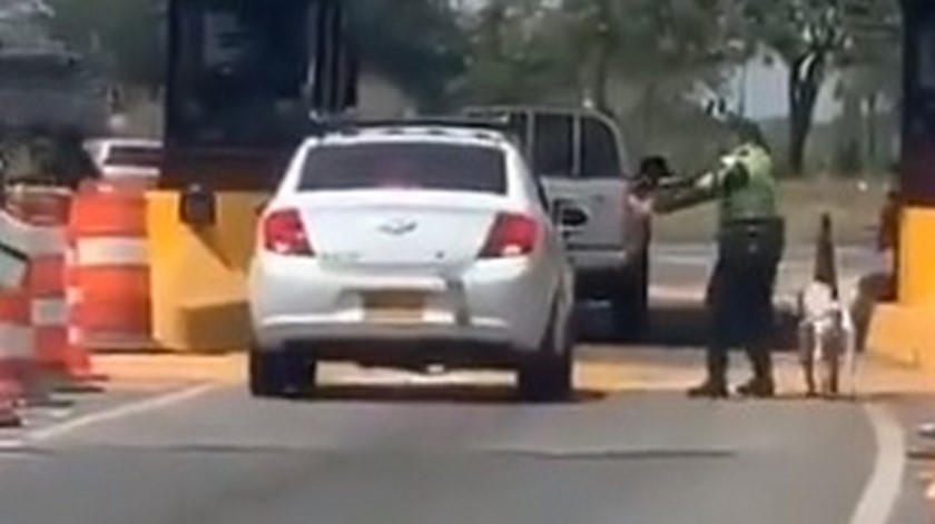 VIDEO: ¡Tremendo! Policías encontraron una ‘mano’ en el baúl de un carro en pleno peaje