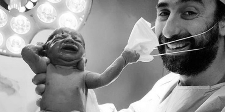 FOTOS: ¿Señal de esperanza? Bebé recién nacido quitándole la mascarilla al médico dio ilusiones en tiempos de pandemia
