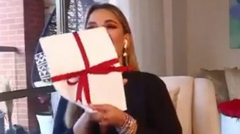 VIDEO: “Desde los 10 años como papel”, presentadora se confesó y contó que padece un raro síndrome