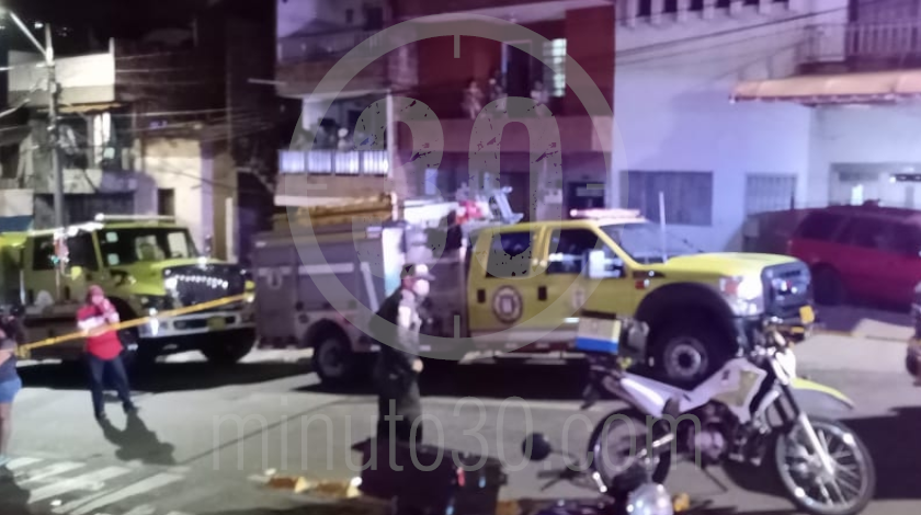 EN FOTOS: ¡Terrible! En Campo Valdés se le vino encima un alud de tierra de una construcción a un obrero 7 muerte accidental por alud en obra de campo valdez 3