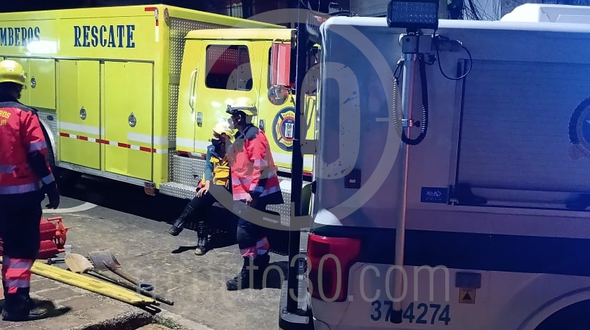 EN FOTOS: ¡Terrible! En Campo Valdés se le vino encima un alud de tierra de una construcción a un obrero 4 muerte accidental por alud en obra de campo valdez 6