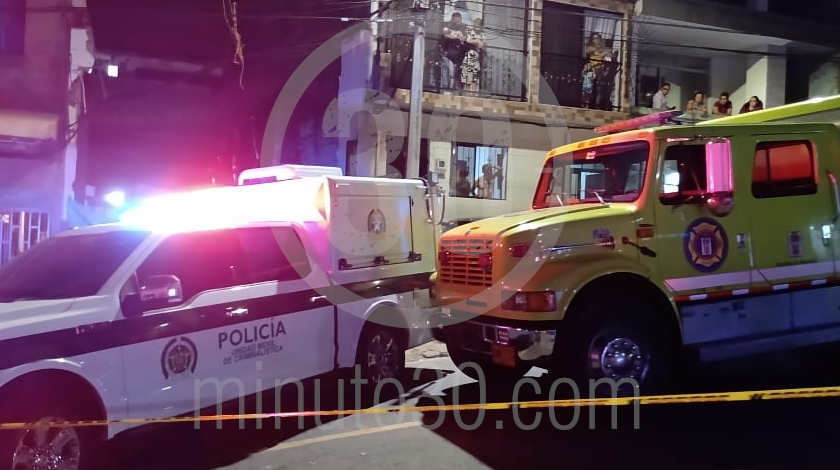 EN FOTOS: ¡Terrible! En Campo Valdés se le vino encima un alud de tierra de una construcción a un obrero 3 muerte accidental por alud en obra de campo valdez 7