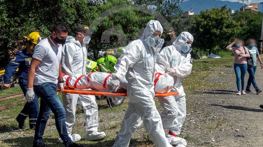 EN FOTOS Y VIDEO: ¡Desnudo y con heridas de cuchillo! Sacaron un muerto del río Medellín 12 muerto en el rio medellin 23 10 2020 9