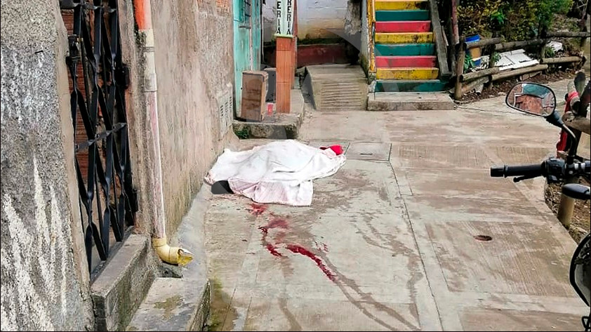 FOTOS: Lo acribillaron a tiros, esta tarde mataron a un señor en el barrio La Sierra 5 muerto la sierra 10 2020