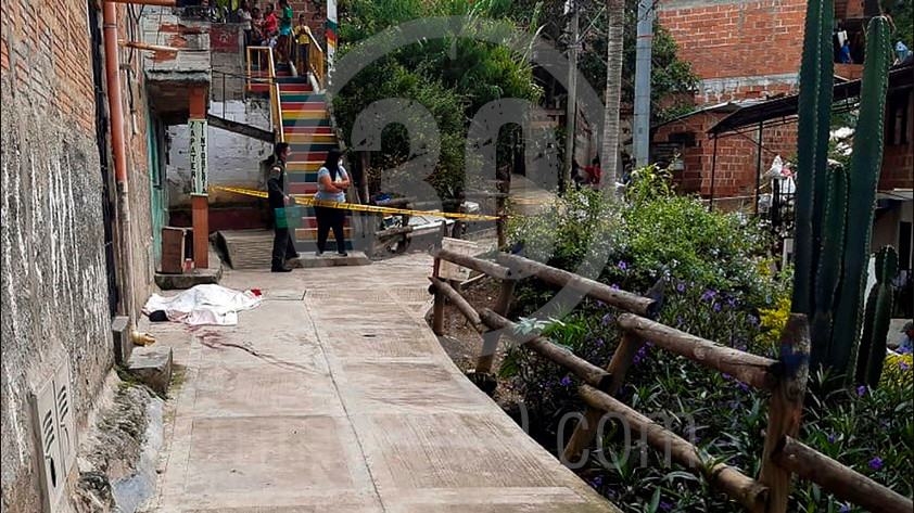 FOTOS: Lo acribillaron a tiros, esta tarde mataron a un señor en el barrio La Sierra 3 muerto la sierra31 10 20