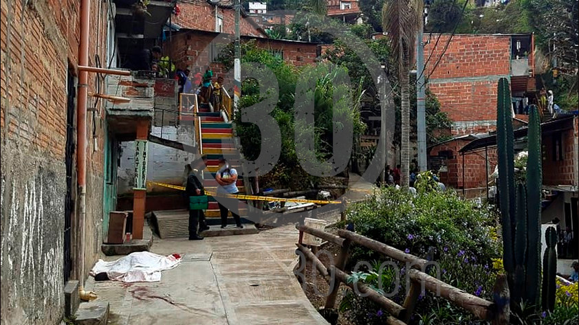 FOTOS: Lo acribillaron a tiros, esta tarde mataron a un señor en el barrio La Sierra 4 muerto la sierra31 10 2020