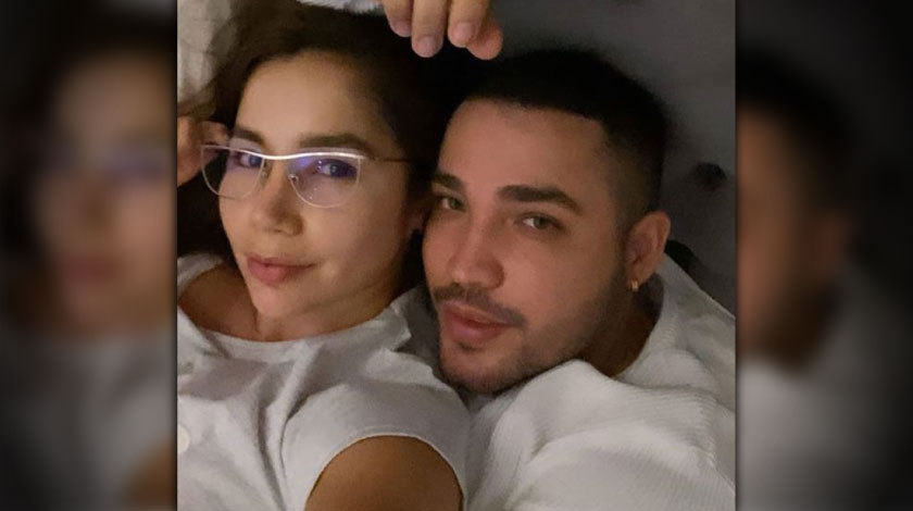 'Que le den una nalgada' pide Paola Jara en video donde Jessi Uribe sale desnudo