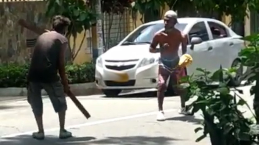 EN VIDEO: ¿Sacando los pasos prohibidos? La curiosa  riña ‘bailadita’ de dos habitantes de calle en Boston