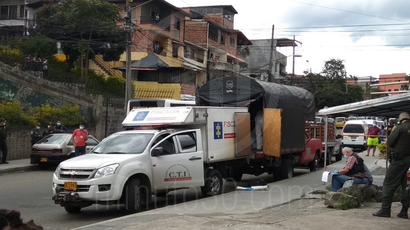 FOTOS Y VIDEO: ¡Estaba colgado dentro de un camión! Encontraron a un hombre muerto en el Doce de Octubre 11 1 12