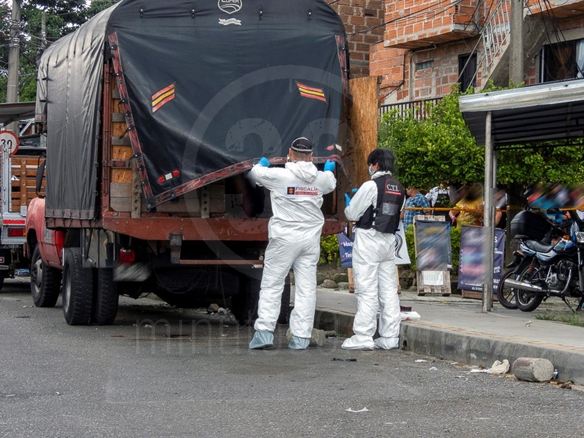 FOTOS Y VIDEO: ¡Estaba colgado dentro de un camión! Encontraron a un hombre muerto en el Doce de Octubre 2 1 13