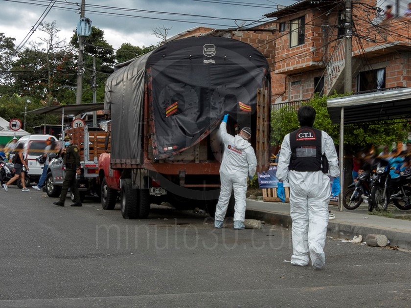 FOTOS Y VIDEO: ¡Estaba colgado dentro de un camión! Encontraron a un hombre muerto en el Doce de Octubre 3 2 12