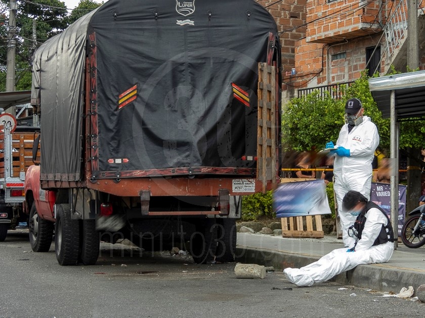 FOTOS Y VIDEO: ¡Estaba colgado dentro de un camión! Encontraron a un hombre muerto en el Doce de Octubre 5 4 7