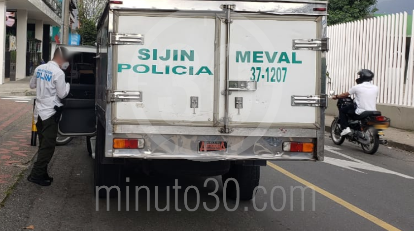 FOTOS: ¡Terrible! Un hombre se habría quitado la vida al interior de una residencia de Itagüí 4 INSPECCION TECNICA MUERTO 4