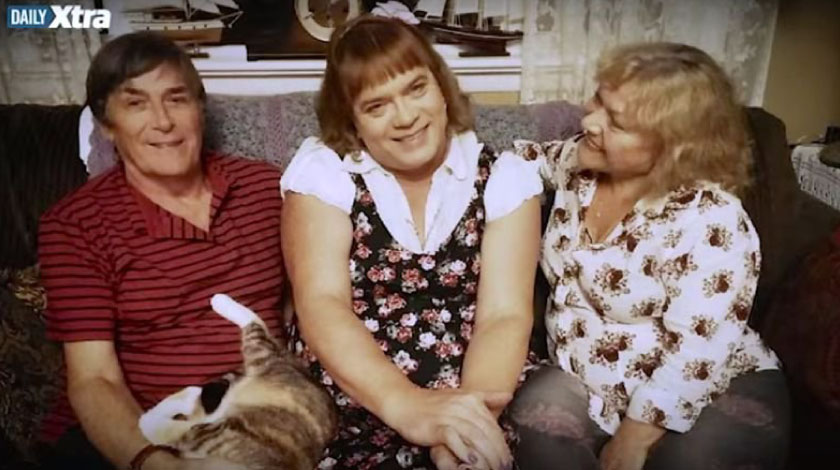 La historia del hombre de 52 años que se convirtió en niña, y fue adoptado en un hogar