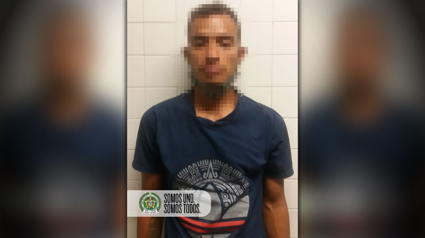 Lo pillaron en una estación del Metro, y tenía que estar pagando casa por cárcel 1 Lo pillaron en una estacion del Metro y tenia que estar pagando casa por carcel