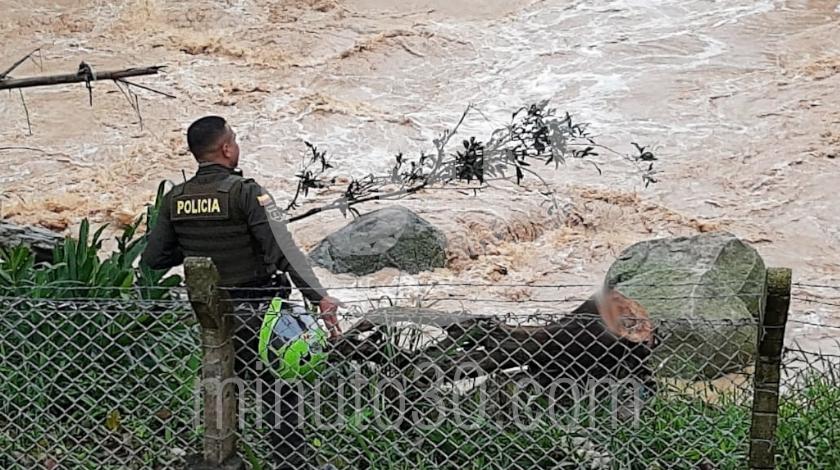 EN FOTOS: Entre basura fue hallado un cuerpo a la orilla del Río Medellín, a la altura de Barbosa 11 MUERTO EN EL RIO A LA ALTURA DE BARBOSA 5
